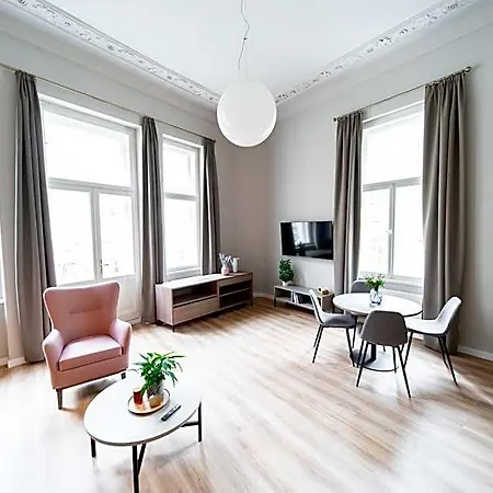 Aparthotel Karl By Zeitraum 4*